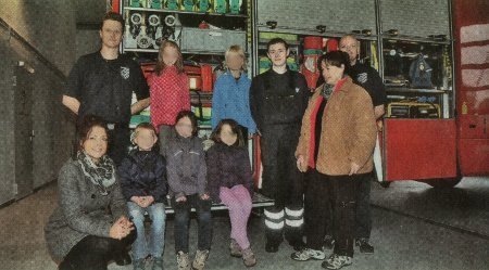 Kinder aus den Grundschulen besuchen die Feuerwehr in Hillerse
