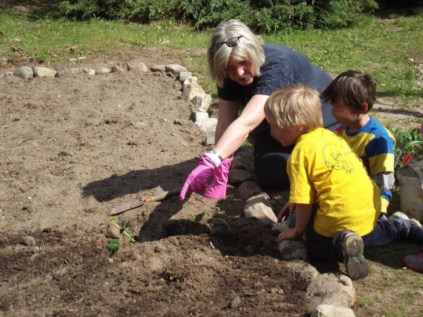 Landfrauen Workshop: Malen, kleben, klecksen